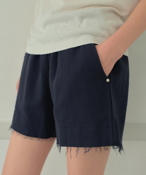 WEDNESDAYOASISFORWOMEN（ウェンズデー オアシス フォー ウーマン）の「ロウエッジスタッズショートパンツ_NAVY(WB6PT20)（その他パンツ・レディース・ネイビー・FREE）」の2枚目の写真
