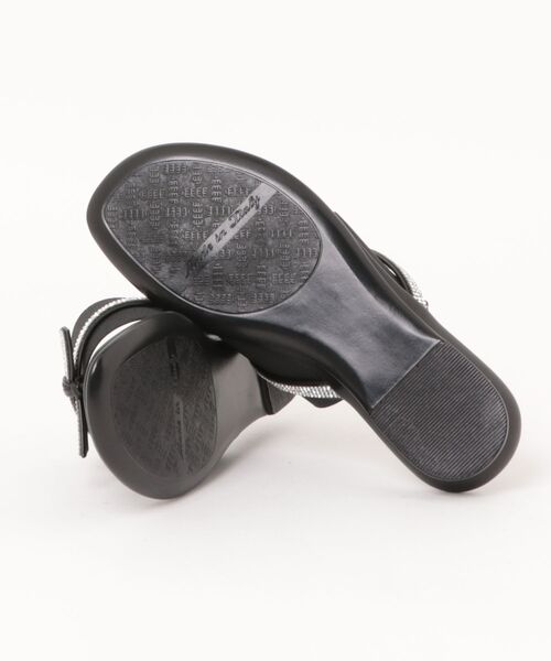 inter-chaussures(インターショシュール)の「【ITALIAN SHOEMAKERS】ビジューストラップトングサンダル (92363T)(サンダル・レディース・ベージュ/ブラック・36/37/38/35)」の4枚目の写真