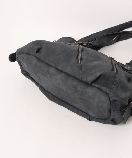 Chikashitsu +（チカシツプラス）の「【Chikashitsu +】Tildes Matching Bag / 【チカシツプラス】ビンテージ風ショルダーバッグ（ショルダーバッグ・メンズ・ダークベージュ/ブラック・ONE SIZE）」の12枚目の写真