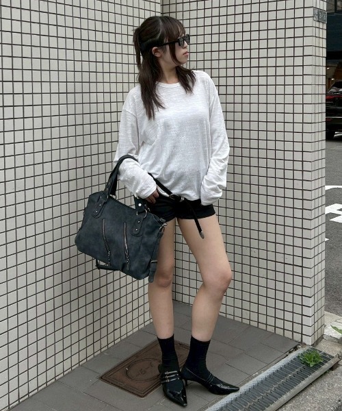 Chikashitsu +（チカシツプラス）の「【Chikashitsu +】Tildes Matching Bag / 【チカシツプラス】ビンテージ風ショルダーバッグ（ショルダーバッグ・メンズ・ダークベージュ/ブラック・ONE SIZE）」の5枚目の写真