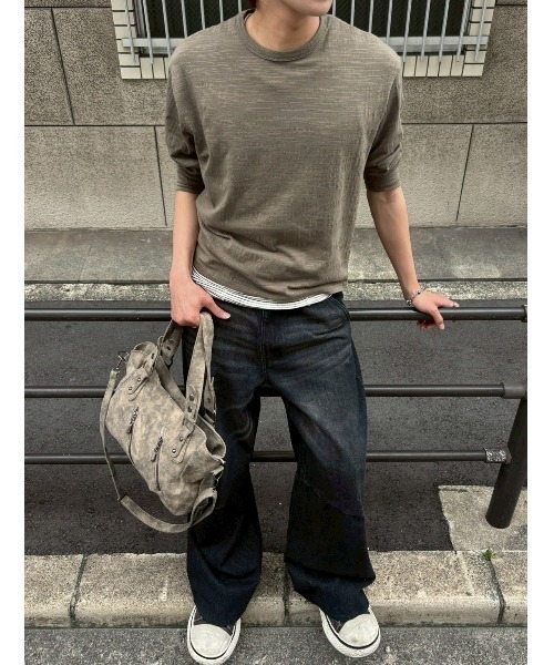 Chikashitsu +（チカシツプラス）の「【Chikashitsu +】Tildes Matching Bag / 【チカシツプラス】ビンテージ風ショルダーバッグ（ショルダーバッグ・メンズ・ダークベージュ/ブラック・ONE SIZE）」の18枚目の写真
