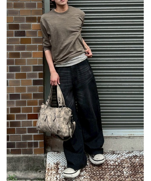 Chikashitsu +（チカシツプラス）の「【Chikashitsu +】Tildes Matching Bag / 【チカシツプラス】ビンテージ風ショルダーバッグ（ショルダーバッグ・メンズ・ダークベージュ/ブラック・ONE SIZE）」の17枚目の写真
