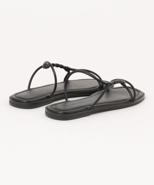 CHARLES & KEITH（チャールズ & キース）の「Fianna ファイナ ツイストストラップ スライドサンダル（サンダル・レディース・ベージュ/ブラック・24.5cm/23.5cm/23cm/22.5cm/25cm）」の9枚目の写真
