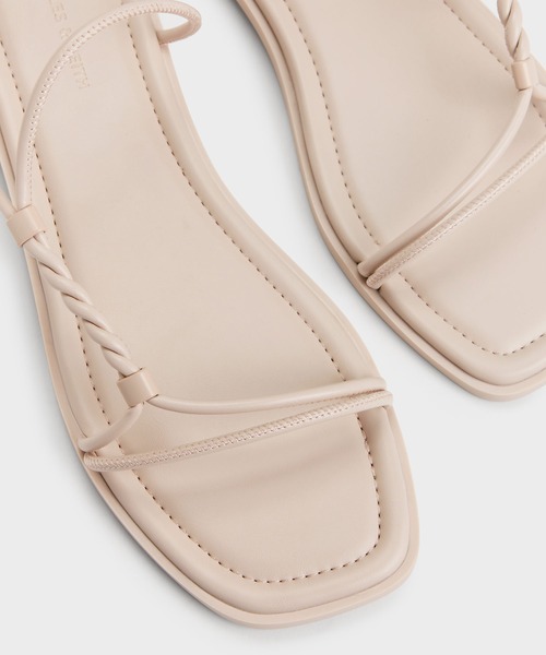 CHARLES & KEITH（チャールズ & キース）の「Fianna ファイナ ツイストストラップ スライドサンダル（サンダル・レディース・ベージュ/ブラック・24.5cm/23.5cm/23cm/22.5cm/25cm）」の5枚目の写真