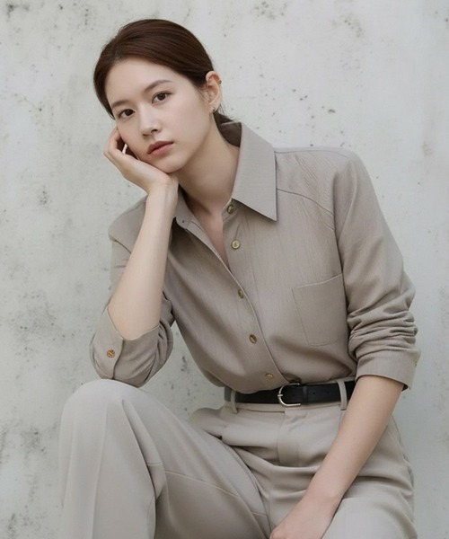 AsheKsha（アシクシャ）の「高級感のあるサテン通勤シャツ（シャツ/ブラウス・レディース・ブラック/グレー・M）」の8枚目の写真