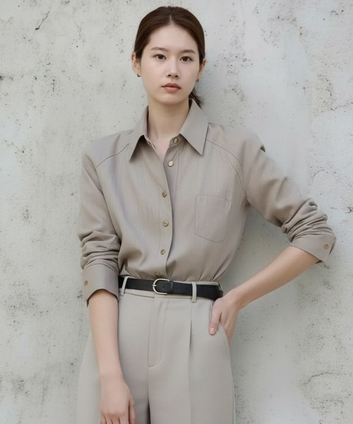 AsheKsha（アシクシャ）の「高級感のあるサテン通勤シャツ（シャツ/ブラウス・レディース・ブラック/グレー・M）」の9枚目の写真