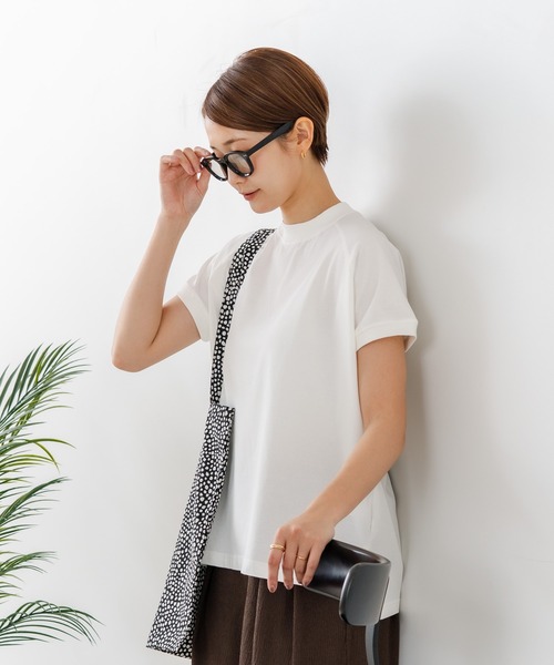 fort point(フォーポイント)の「【C-FORTPOINT/フォートポイント】【上品なモックネックデザイン 接触冷感機能付き】 モックネックフレンチスリーブTシャツ プチハイネック ボトルネック ひんやり涼しい 華奢見え(Tシャツ/カットソー・レディース・ブラック/オフホワイト/ブラウン/グリーン・FREE)」の19枚目の写真