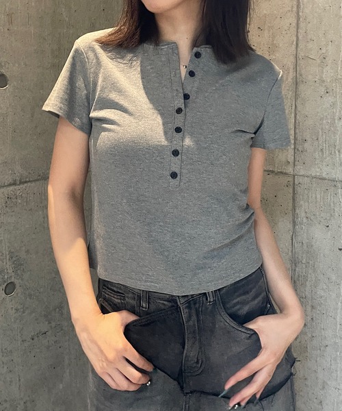 ROGER AND RAW(ロジャーアンドロウ)の「ヘンリーネック半袖トップス(Tシャツ/カットソー・レディース・ブラック/グレー/アイボリー・FREE)」の3枚目の写真
