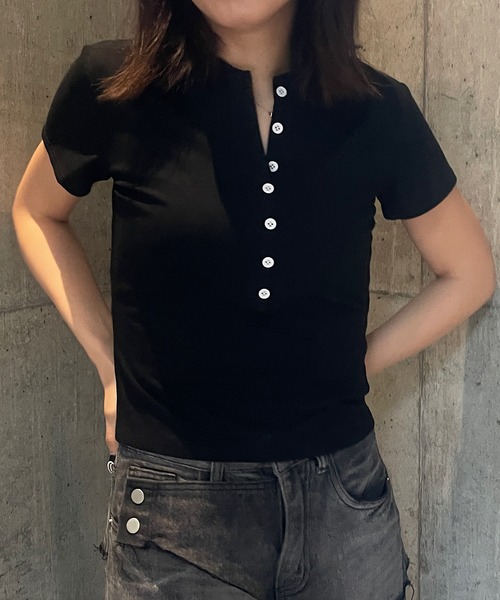 ROGER AND RAW(ロジャーアンドロウ)の「ヘンリーネック半袖トップス(Tシャツ/カットソー・レディース・ブラック/グレー/アイボリー・FREE)」の2枚目の写真