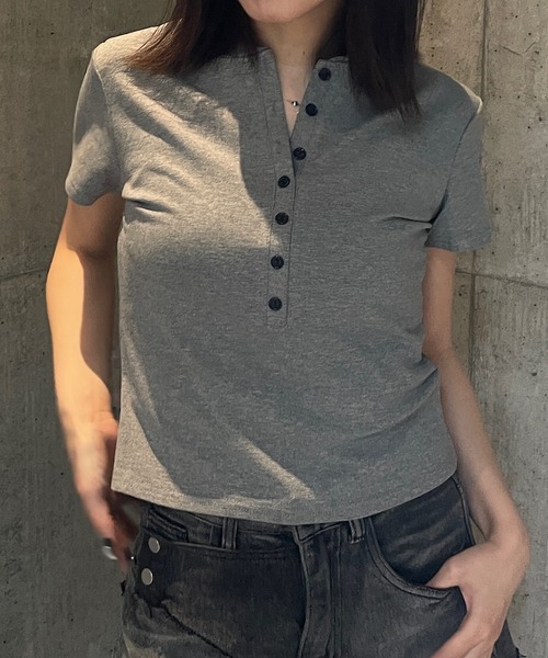 ROGER AND RAW(ロジャーアンドロウ)の「ヘンリーネック半袖トップス(Tシャツ/カットソー・レディース・ブラック/グレー/アイボリー・FREE)」の19枚目の写真