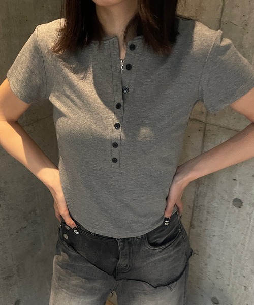 ROGER AND RAW(ロジャーアンドロウ)の「ヘンリーネック半袖トップス(Tシャツ/カットソー・レディース・ブラック/グレー/アイボリー・FREE)」の10枚目の写真