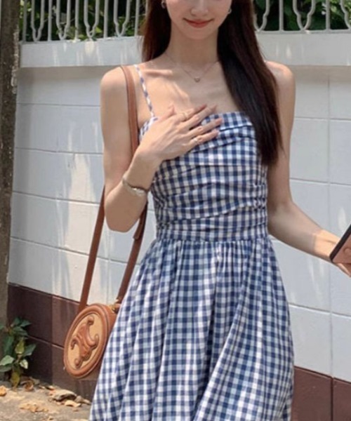 LUCPY(ラクピー)の「ギンガムチェックシャーリングキャミワンピース(ワンピース・レディース・ブルー・LARGE/MEDIUM/SMALL/X-LARGE)」の4枚目の写真