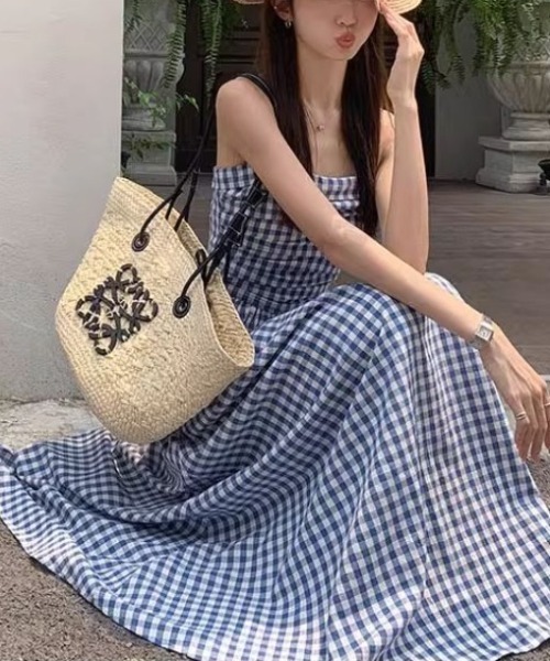 LUCPY(ラクピー)の「ギンガムチェックシャーリングキャミワンピース(ワンピース・レディース・ブルー・LARGE/MEDIUM/SMALL/X-LARGE)」の5枚目の写真