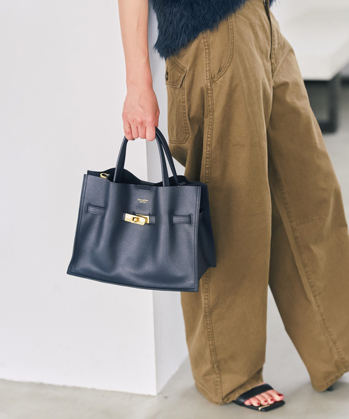 Spick & Span(スピックアンドスパン)の「《新色有り / 追加》VIOLAd’ORO イタリアンWフェイスレザートートバッグM(トートバッグ・レディース・グレー/ボルドー/ブラック/ネイビー・FREE)」の3枚目の写真