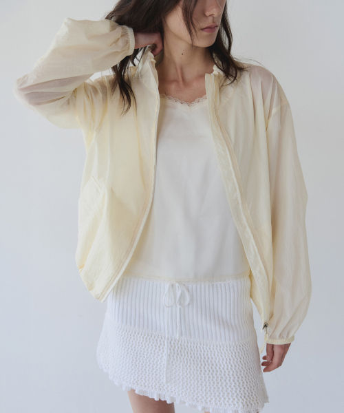 YEARNING（イヤニング）の「SHEER LIGHTWEIGHT ZIP-UP, BUTTER（ナイロンジャケット・レディース・その他・FREE）」の3枚目の写真