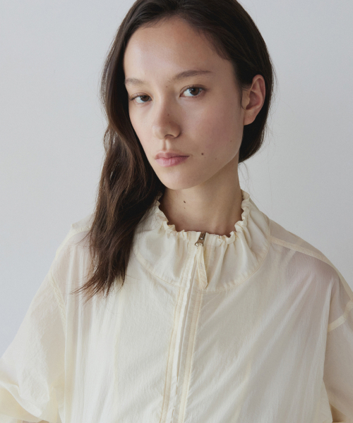 YEARNING（イヤニング）の「SHEER LIGHTWEIGHT ZIP-UP, BUTTER（ナイロンジャケット・レディース・その他・FREE）」の4枚目の写真