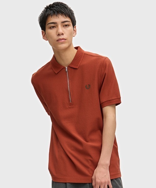 FRED PERRY(フレッドペリー)の「Crepe Pique Polo Shirt/クレープ鹿の子ポロシャツ(ポロシャツ・メンズ・ベージュ/ブラック/ブラウン系その他/ブラウン・L/M/S)」の3枚目の写真
