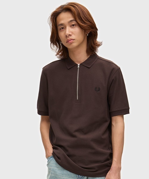 FRED PERRY(フレッドペリー)の「Crepe Pique Polo Shirt/クレープ鹿の子ポロシャツ(ポロシャツ・メンズ・ベージュ/ブラック/ブラウン系その他/ブラウン・L/M/S)」の1枚目の写真