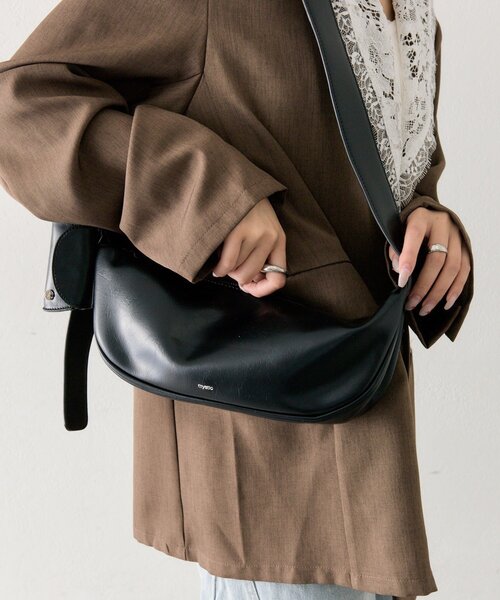 mystic（ミスティック）の「《WEB限定/RED》ハーフムーンショルダーBAG（ショルダーバッグ・レディース・ベージュ/レッド/ブラック・ONE SIZE）」の8枚目の写真