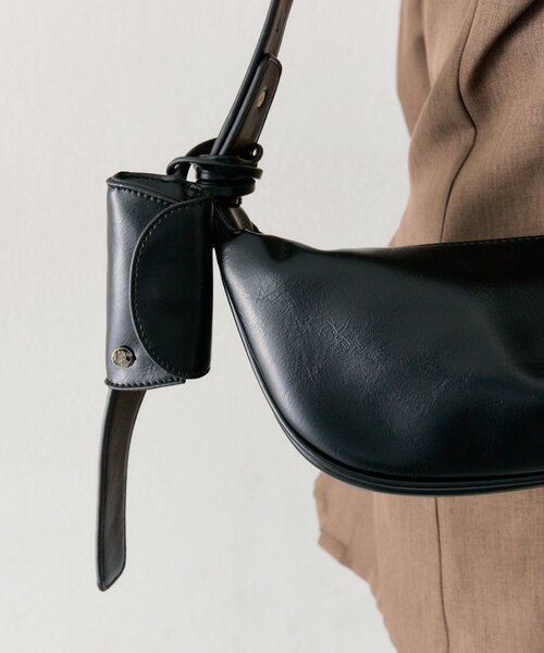 mystic（ミスティック）の「《WEB限定/RED》ハーフムーンショルダーBAG（ショルダーバッグ・レディース・ベージュ/レッド/ブラック・ONE SIZE）」の11枚目の写真