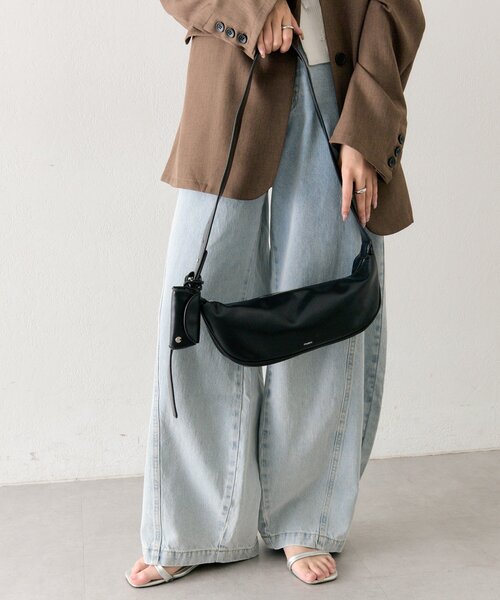 mystic（ミスティック）の「《WEB限定/RED》ハーフムーンショルダーBAG（ショルダーバッグ・レディース・ベージュ/レッド/ブラック・ONE SIZE）」の13枚目の写真