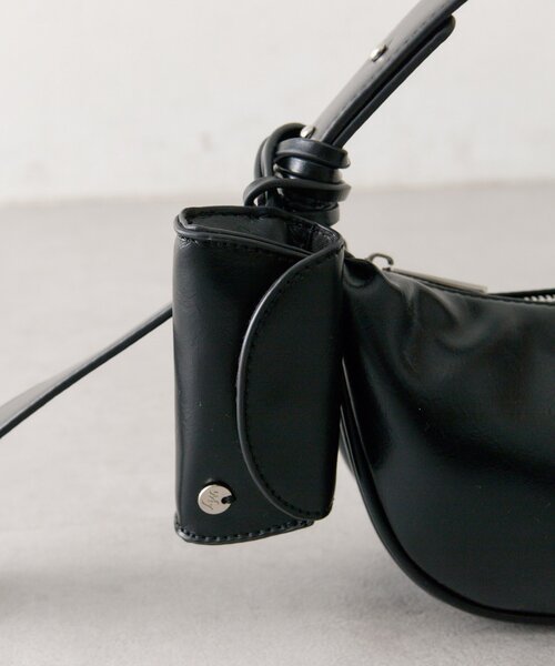 mystic（ミスティック）の「《WEB限定/RED》ハーフムーンショルダーBAG（ショルダーバッグ・レディース・ベージュ/レッド/ブラック・ONE SIZE）」の21枚目の写真