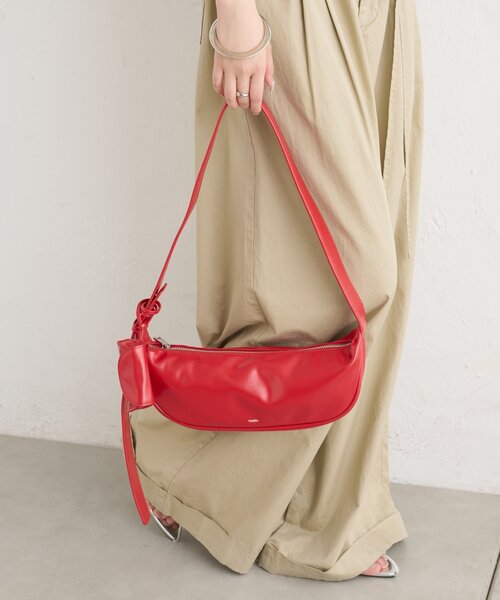 mystic（ミスティック）の「《WEB限定/RED》ハーフムーンショルダーBAG（ショルダーバッグ・レディース・ベージュ/レッド/ブラック・ONE SIZE）」の4枚目の写真