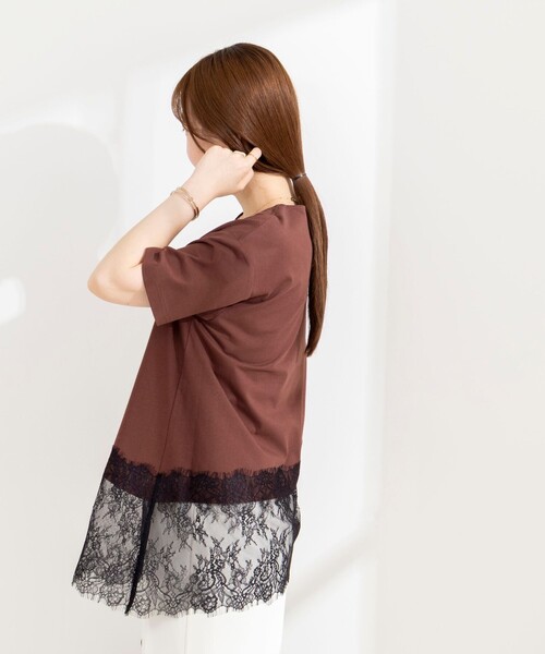 NOLLEY’S Sophi(ノーリーズソフィ)の「【BECシリーズ】ウォッシャブル裾レースイレヘムTシャツ(Tシャツ/カットソー・レディース・オフホワイト/ブラウン/ブラック・38)」の5枚目の写真