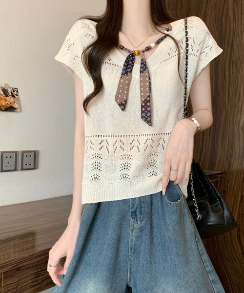 AMAJI(アマジ)の「アイレットレース ビジュー Vネック サマーニット 半袖トップス(ニット/セーター・レディース・ベージュ/グリーン・FREE)」の6枚目の写真