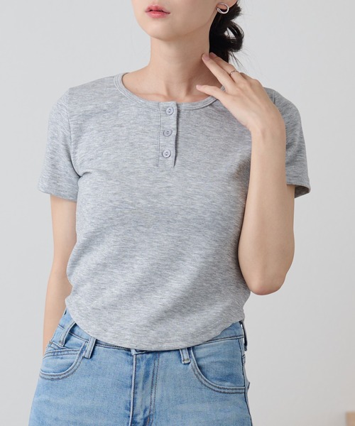 DAYRA(デイラ)の「ソリッドカラー ヘンリーネック ショート丈 半袖 トップス(Tシャツ/カットソー・レディース・ライトグレー/ダークグレー/ネイビー/ブラック・FREE)」の20枚目の写真