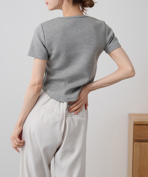 DAYRA(デイラ)の「ソリッドカラー ヘンリーネック ショート丈 半袖 トップス(Tシャツ/カットソー・レディース・ライトグレー/ダークグレー/ネイビー/ブラック・FREE)」の17枚目の写真