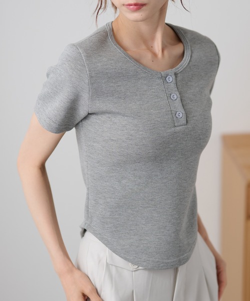 DAYRA(デイラ)の「ソリッドカラー ヘンリーネック ショート丈 半袖 トップス(Tシャツ/カットソー・レディース・ライトグレー/ダークグレー/ネイビー/ブラック・FREE)」の14枚目の写真