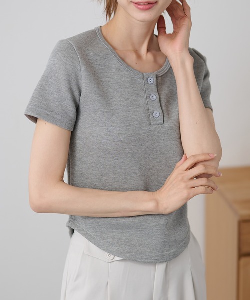 DAYRA(デイラ)の「ソリッドカラー ヘンリーネック ショート丈 半袖 トップス(Tシャツ/カットソー・レディース・ライトグレー/ダークグレー/ネイビー/ブラック・FREE)」の13枚目の写真
