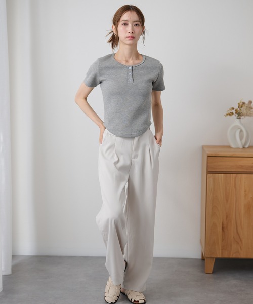 DAYRA(デイラ)の「ソリッドカラー ヘンリーネック ショート丈 半袖 トップス(Tシャツ/カットソー・レディース・ライトグレー/ダークグレー/ネイビー/ブラック・FREE)」の12枚目の写真