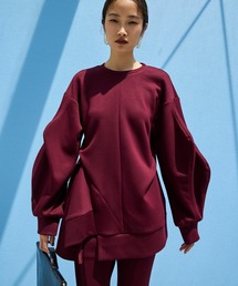 DOUBLE CURVE SLEEVE TOP