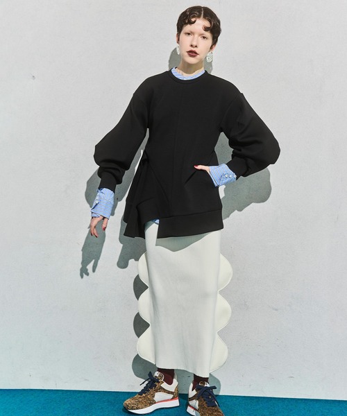 OMMO（オーエムエムオー）の「DOUBLE CURVE SLEEVE TOP（スウェット・レディース・ブラック/グレー/ボルドー・F）」の9枚目の写真