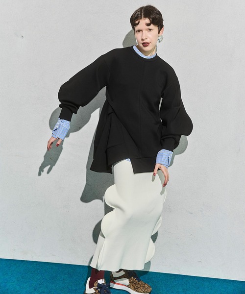 OMMO（オーエムエムオー）の「DOUBLE CURVE SLEEVE TOP（スウェット・レディース・ブラック/グレー/ボルドー・F）」の11枚目の写真