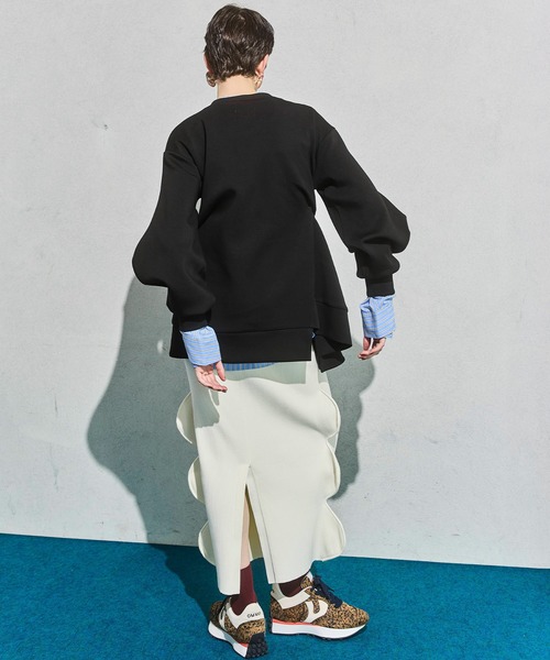 OMMO（オーエムエムオー）の「DOUBLE CURVE SLEEVE TOP（スウェット・レディース・ブラック/グレー/ボルドー・F）」の13枚目の写真