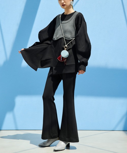 OMMO（オーエムエムオー）の「DOUBLE CURVE SLEEVE TOP（スウェット・レディース・ブラック/グレー/ボルドー・F）」の16枚目の写真