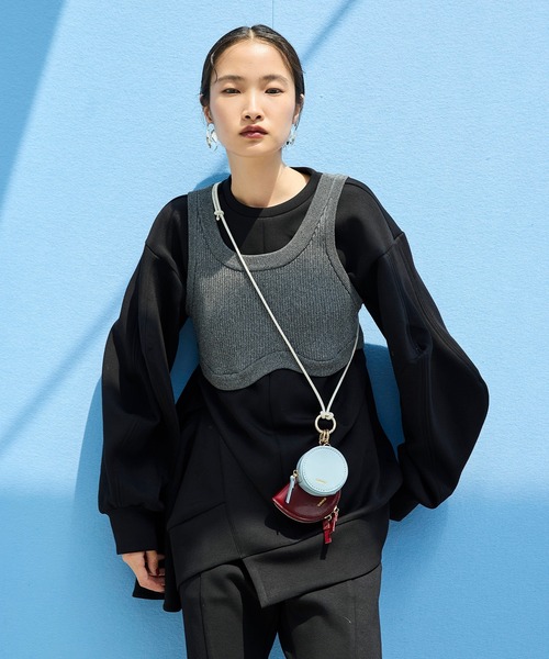 OMMO（オーエムエムオー）の「DOUBLE CURVE SLEEVE TOP（スウェット・レディース・ブラック/グレー/ボルドー・F）」の20枚目の写真
