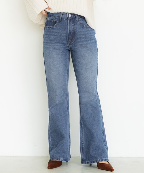 coca(coca)(コカ)の「フレアデニムパンツ(デニムパンツ・レディース・ブルー/ライトブルー・L/M/S)」の1枚目の写真