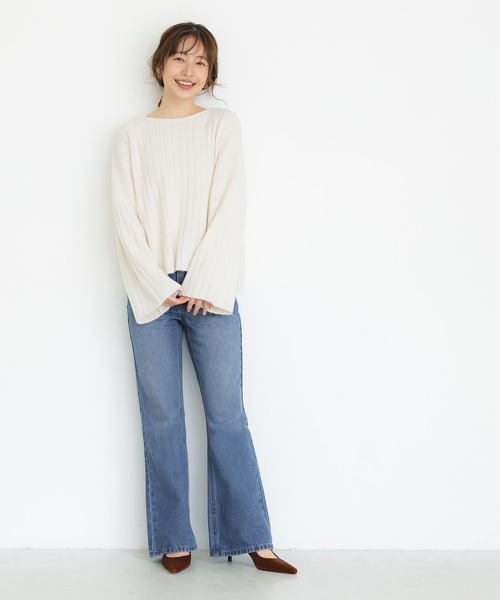 coca(coca)(コカ)の「フレアデニムパンツ(デニムパンツ・レディース・ブルー/ライトブルー・L/M/S)」の9枚目の写真