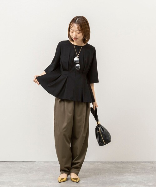 NOLLEY’S(ノーリーズ)の「《接触冷感/UVカット》ウォッシャブルハイスペックジャージペプラムプルオーバー(Tシャツ/カットソー・レディース・ブラック/オフホワイト/ベージュ・38)」の4枚目の写真
