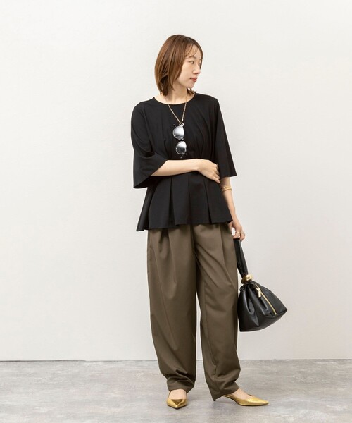NOLLEY’S(ノーリーズ)の「《接触冷感/UVカット》ウォッシャブルハイスペックジャージペプラムプルオーバー(Tシャツ/カットソー・レディース・ブラック/オフホワイト/ベージュ・38)」の5枚目の写真