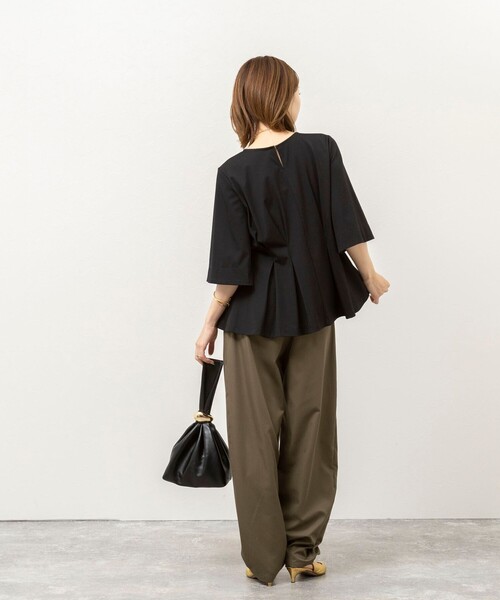 NOLLEY’S(ノーリーズ)の「《接触冷感/UVカット》ウォッシャブルハイスペックジャージペプラムプルオーバー(Tシャツ/カットソー・レディース・ブラック/オフホワイト/ベージュ・38)」の7枚目の写真