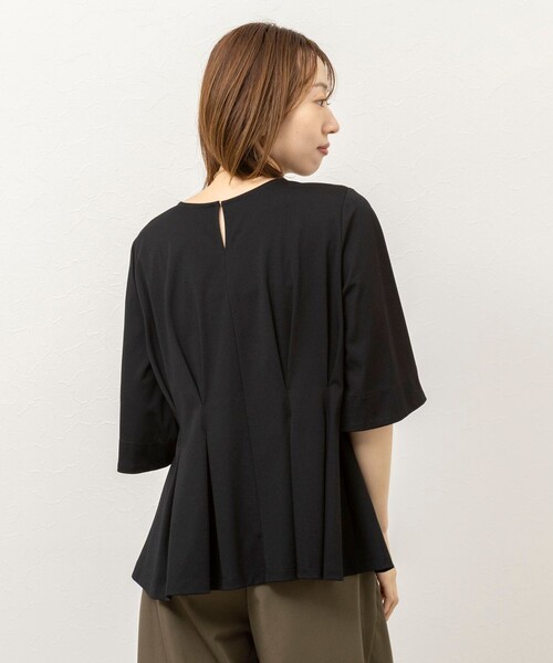 NOLLEY’S(ノーリーズ)の「《接触冷感/UVカット》ウォッシャブルハイスペックジャージペプラムプルオーバー(Tシャツ/カットソー・レディース・ブラック/オフホワイト/ベージュ・38)」の9枚目の写真