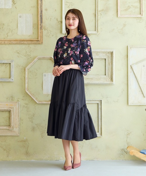 Rose Tiara(ローズティアラ)の「8枚はぎティアードスカート(スカート・レディース・レッド/ブラック・46/42)」の1枚目の写真