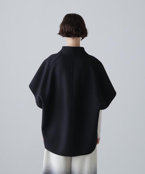 ADORE(アドーア)の「◆ソリッドウールリバーポンチョジャケット(ポンチョ・レディース・ブルー/ブラック/ベージュ・38)」の10枚目の写真
