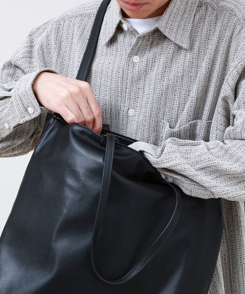 Un coeur（アンクール）の「【Un coeur/アンクール】DRAPE 2WAY TOTE ドレープトートバッグ（トートバッグ・メンズ・ブラック・FREE）」の9枚目の写真