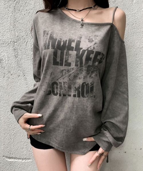 VEILA(ヴェイラ)の「アシンメトリープリントワンショルダー長袖トップス(Tシャツ/カットソー・レディース・オリーブ/ブラック・フリー)」の1枚目の写真